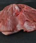 Epaule d'agneau semi-desossée (façon gigot)