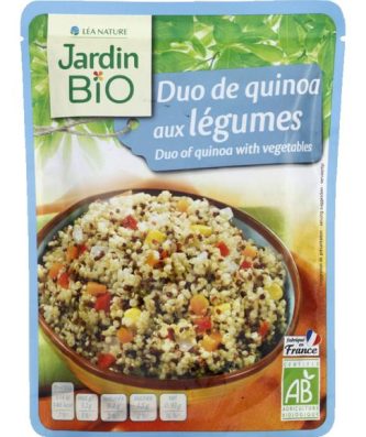 Mélange de quinoa blanc et rouge cuisiné aux légumes bio source de fibres et protéines