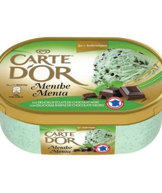 Crème glacée, menthe et éclats de chocolat noir