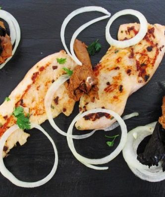 Lèche de filet de poulet marinée crème girolles