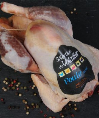 Poule au sol prête à cuire