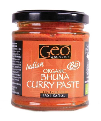 Bloc de noix de coco crémeux de KTC. Cette viande de noix de coco pure peut être utilisée pour ajouter de la saveur et une consistance crémeuse aux currys et aux sauces, elle est également très utile dans les gâteaux et les biscuits.
