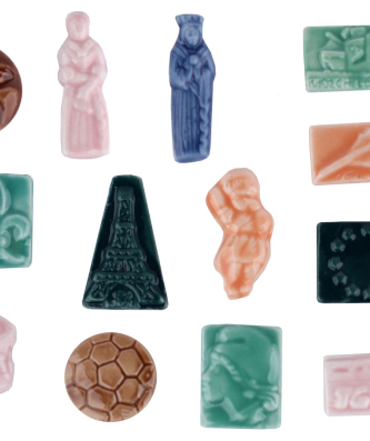 Fèves en émail de couleur