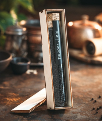 Poivre noir de Kampot - grand tube à essai en verre de 75g dans un coffret en bois