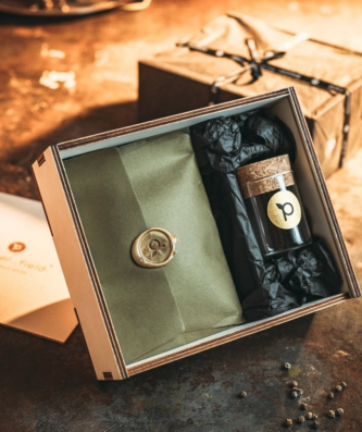 Poivre vert de Kampot frais en saumure dans un coffret cadeau avec son pot en verre