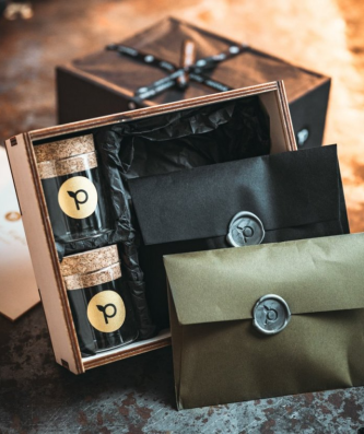 Coffret cadeau avec deux poivres frais de Kampot - Fermentés et verts (2x40g) avec 2 pots en verre