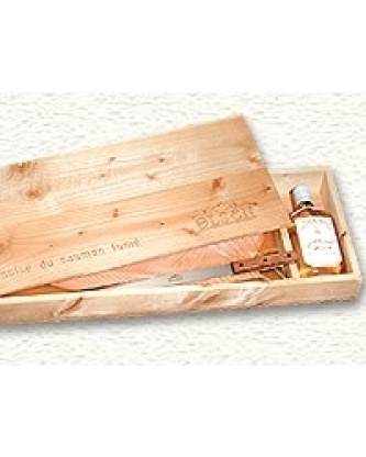 Coffret en bois composé de trois poissons fumés sauvages.