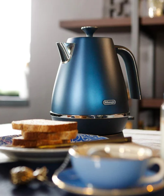 bouilloire électrique de 1,7L sans fil 2000W bleu Delonghi