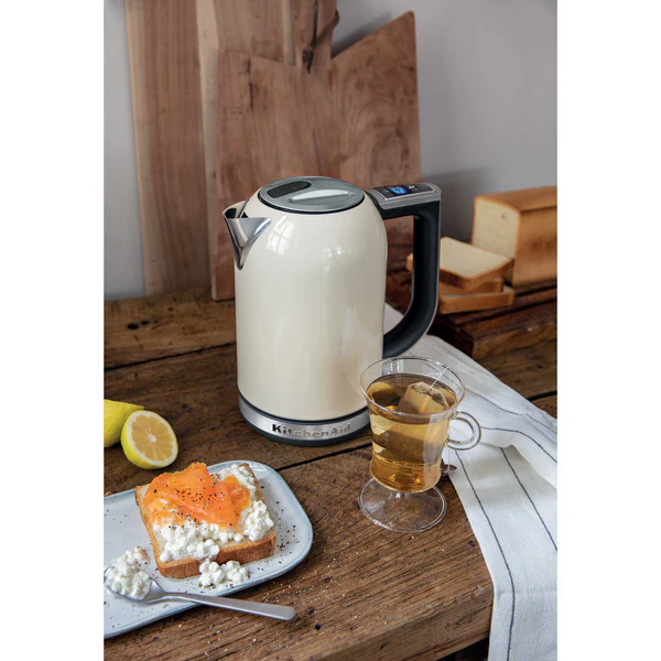 bouilloire électrique de 1,7L 2400W crème argent Kitchenaid