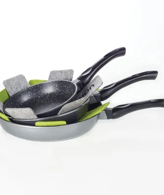Batterie de cuisine poêles anti-adhérentes Dur comme la pierre 20, 24 et 28 cm et 3 feutrines Mathon