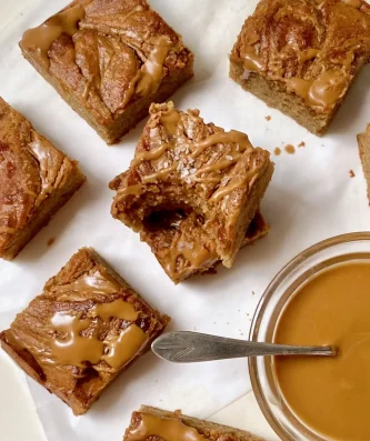 Chickpea Biscoff Blondies – High-Protein, Flourless & Vegan