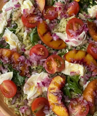 Grilled Peach & Pesto Salad