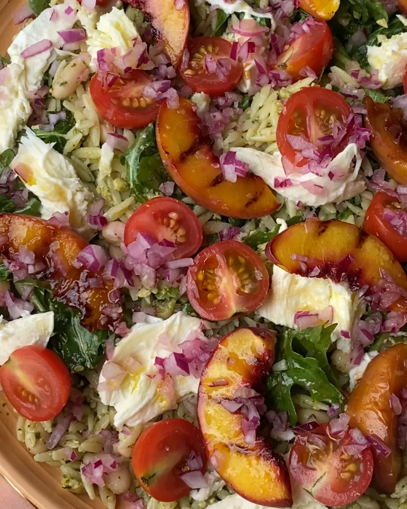 Grilled Peach & Pesto Salad
