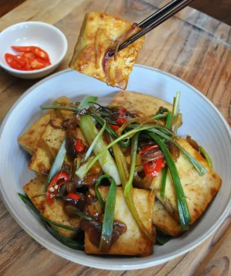 Crispy Pan-Fried Tofu with Sauce